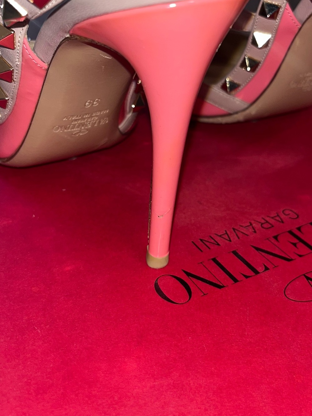 Valentino Garavani Pink Patent Leather Rockstud T-Strap Pumps - Picture 7 of 8